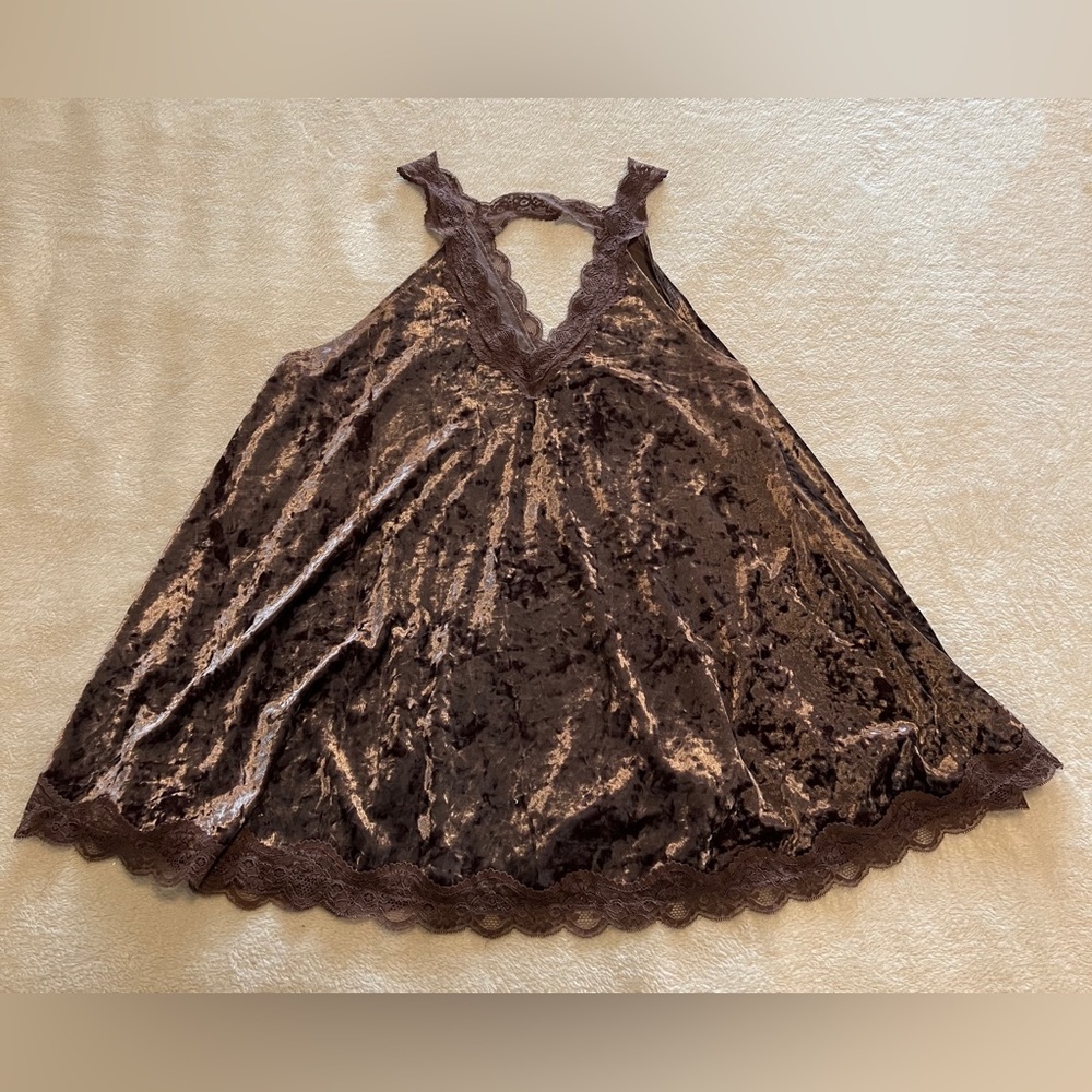 Velvet and Lace Top - Picture 5 of 6